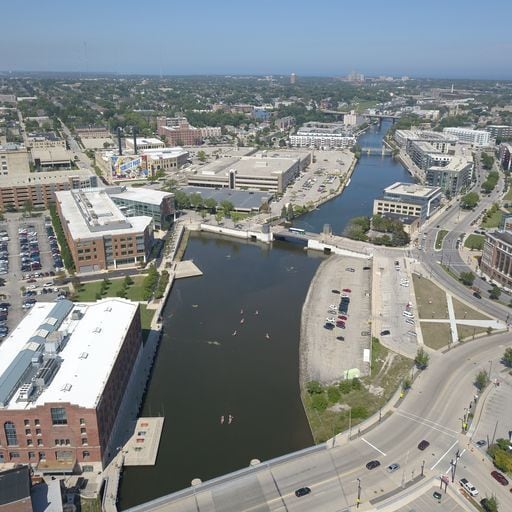 Prime Downtown Riverfront Development portfolio of 2 properties for sale on LoopNet.ca - Building Photo - Image 2 of 3