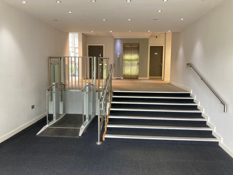 Kilwinning Rd, Irvine à louer - Photo du bâtiment - Image 2 de 8