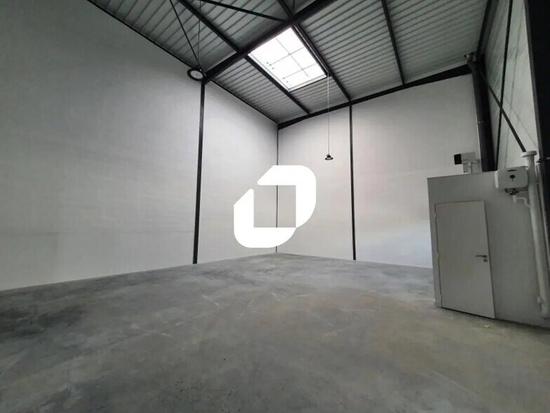 Flex dans Bussy-Saint-Georges à louer - Photo du bâtiment - Image 2 de 27