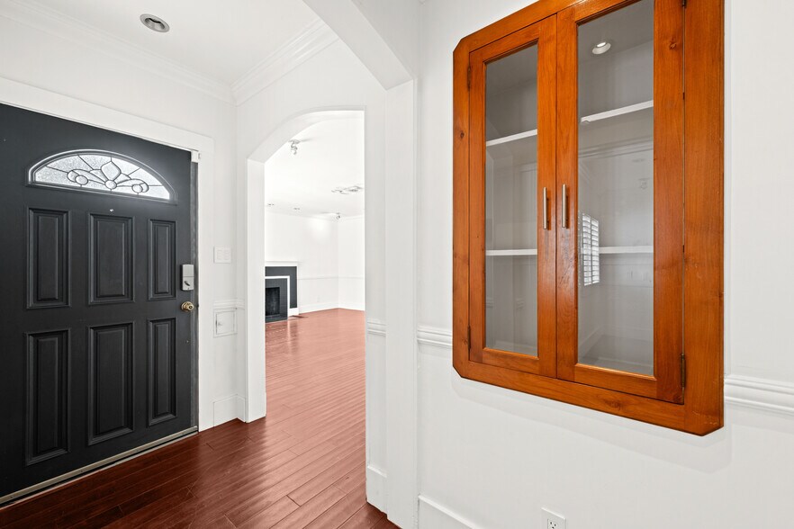 803 S Sycamore Ave, Los Angeles, CA à vendre - Photo du bâtiment - Image 2 de 31