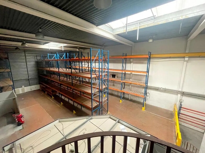 Flex in Saint-Germain-en-Laye for sale - Building Photo - Image 2 of 19