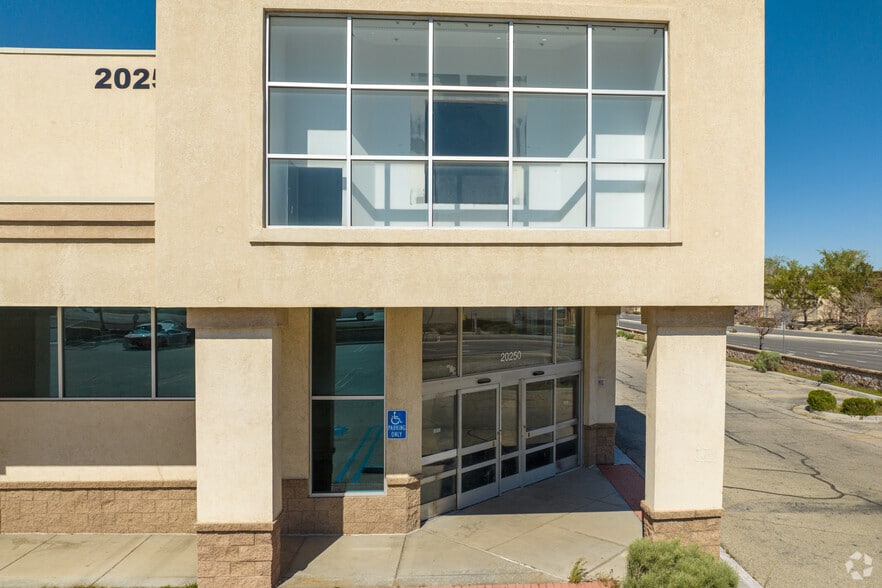 20250 Outer Hwy 18, Apple Valley, CA for lease - Building Photo - Image 2 of 6