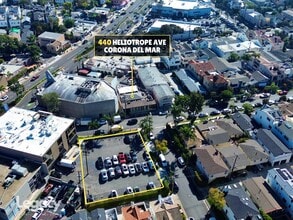 440 Heliotrope Ave, Corona Del Mar, CA for lease Interior Photo- Image 2 of 9