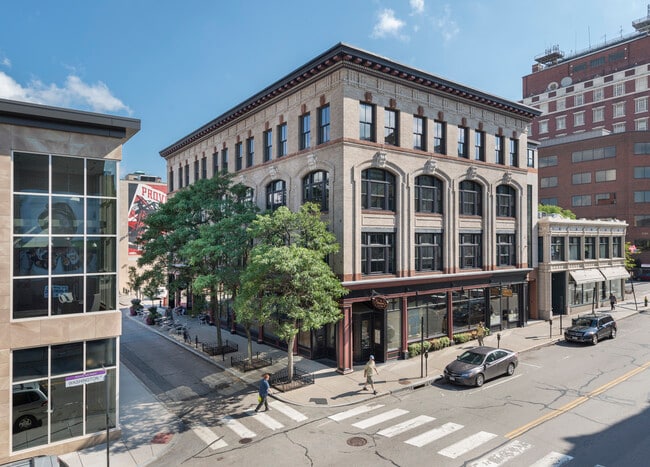 Plus de détails pour 46 Aborn St, Providence, RI - Commerce de détail à louer
