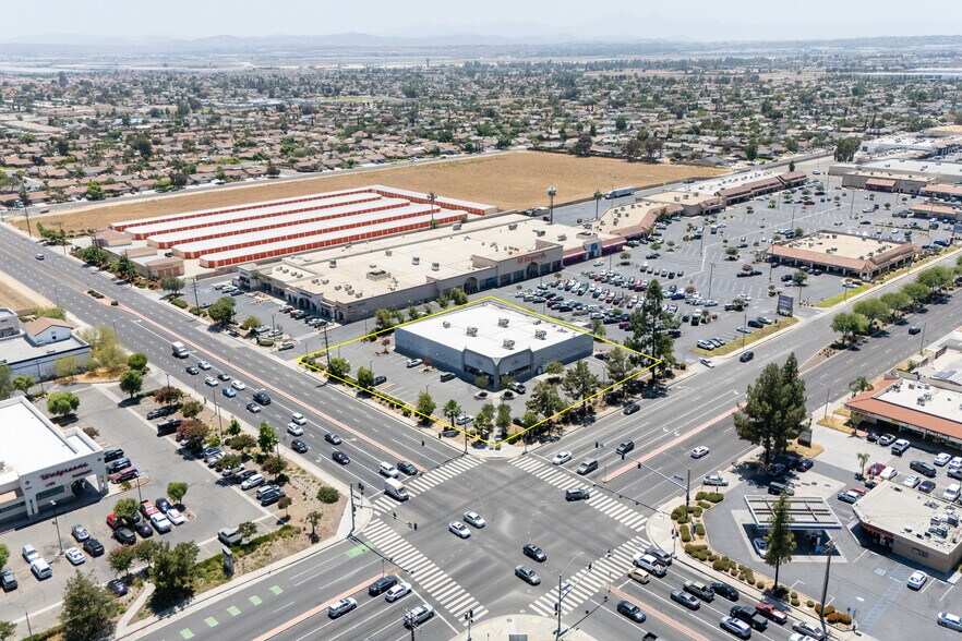 24991 Alessandro Blvd, Moreno Valley, CA à vendre - Photo du bâtiment - Image 3 de 10