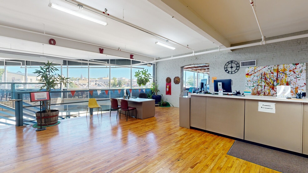 218-326 Wisconsin Dr, Jefferson, WI for lease - Matterport 3D Scan - Image 3 of 23