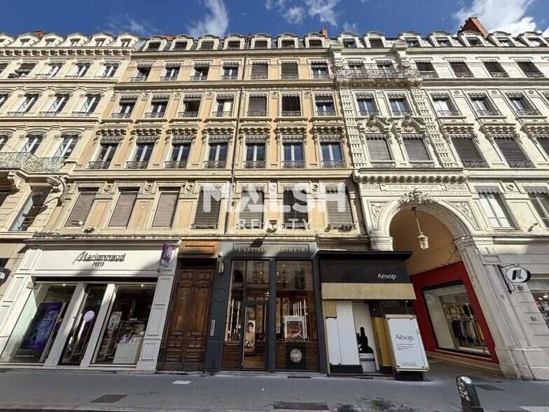 Office in Lyon for lease - Building Photo - Image 1 of 10