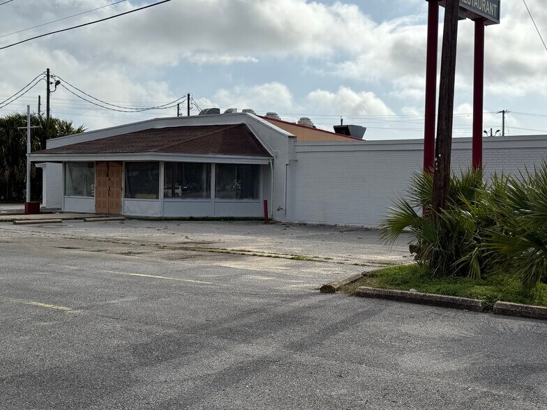 1094 N Navy Blvd, Pensacola, FL à vendre - Photo du bâtiment - Image 2 de 14