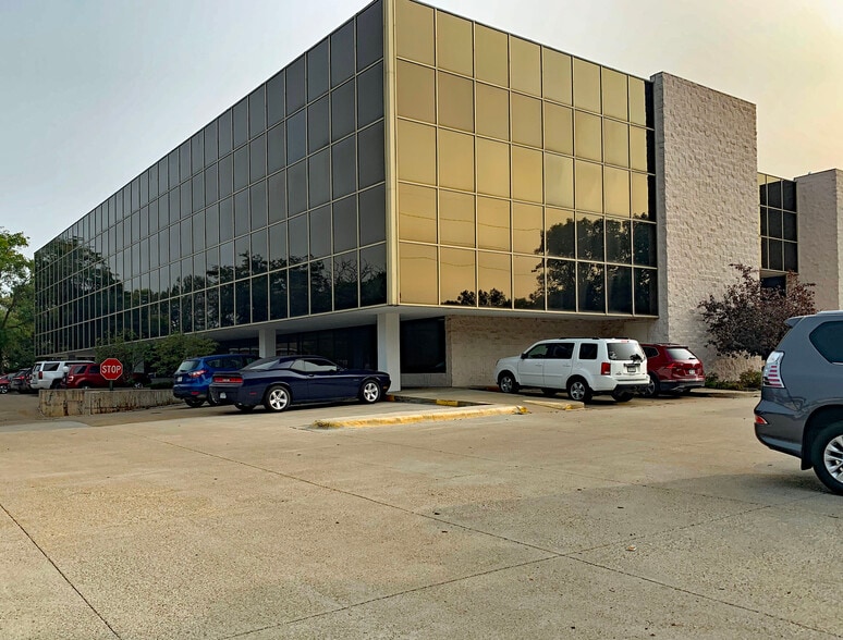 1919 S 40th St, Lincoln, NE for sale - Building Photo - Image 2 of 5