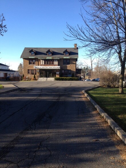 2208 Genesee St, Utica, NY à louer - Photo du bâtiment - Image 2 de 3