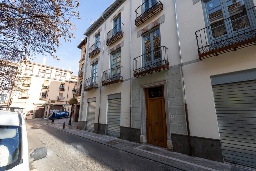 Retail in Granada for lease - Building Photo - Image 3 of 13