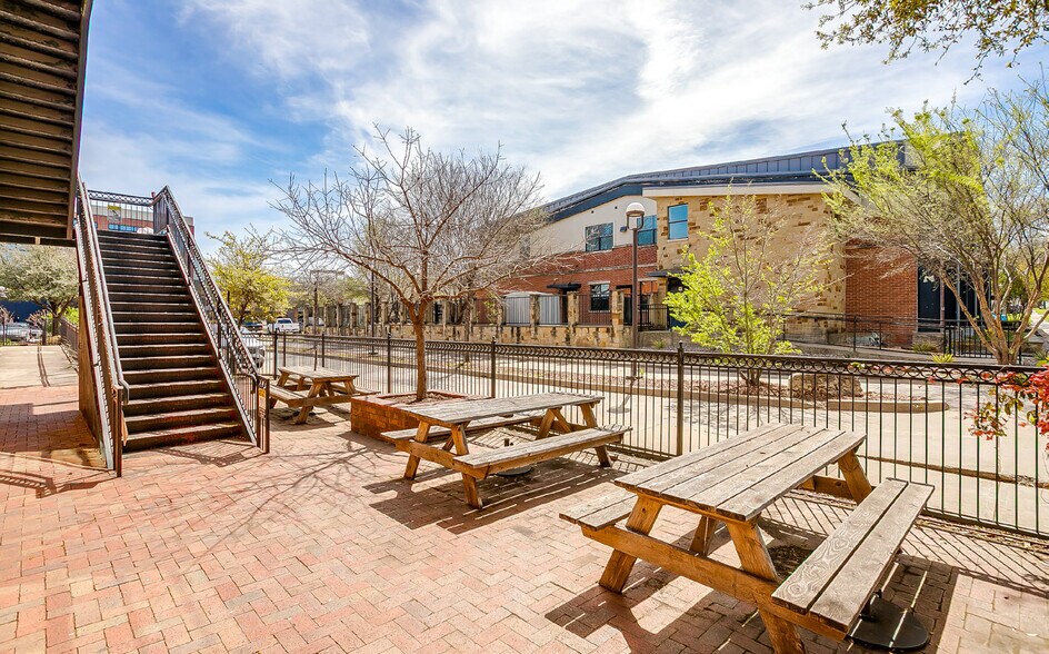 1311 Lipscomb St, Fort Worth, TX à louer - Photo du bâtiment - Image 3 de 11