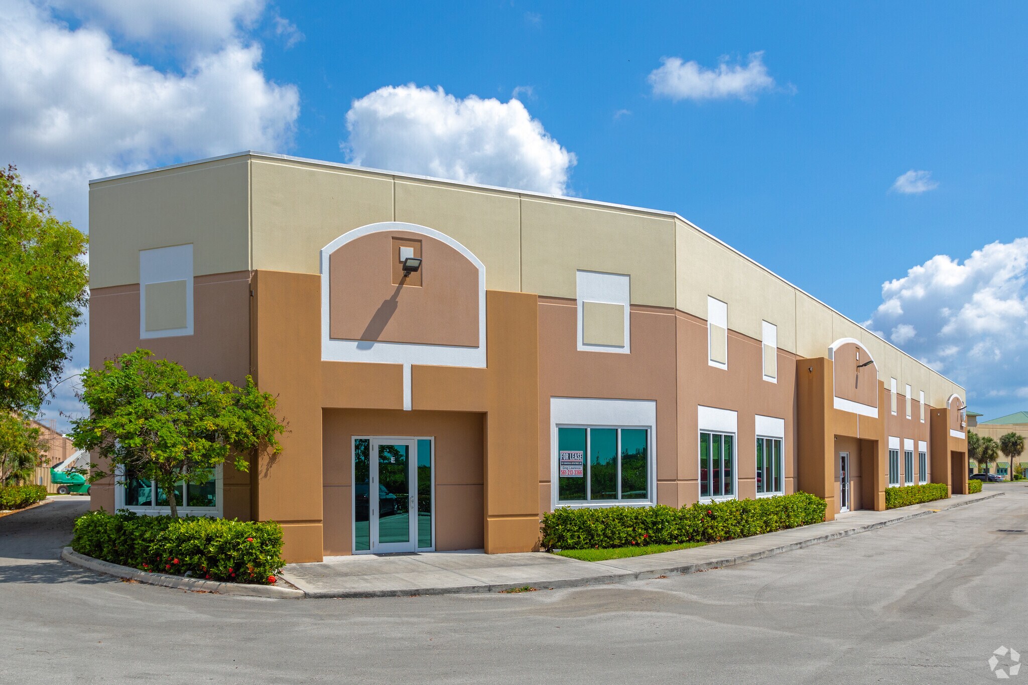 2051 Green Rd, Deerfield Beach, FL à louer Photo principale- Image 1 de 6