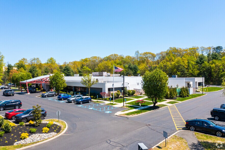 502 Centennial Blvd, Voorhees, NJ à louer - Photo du bâtiment - Image 2 de 6