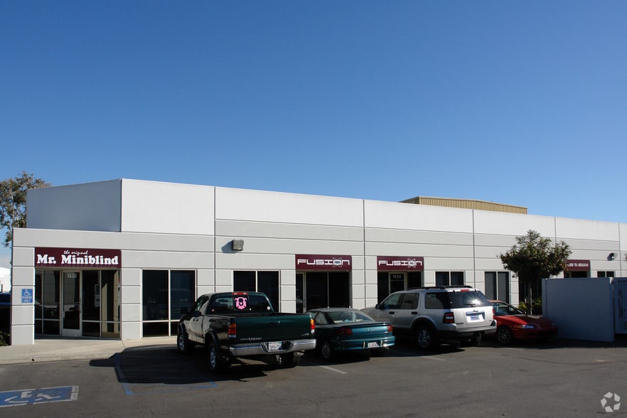 1430-1440 E 33rd St, Signal Hill, CA for sale - Primary Photo - Image 1 of 4