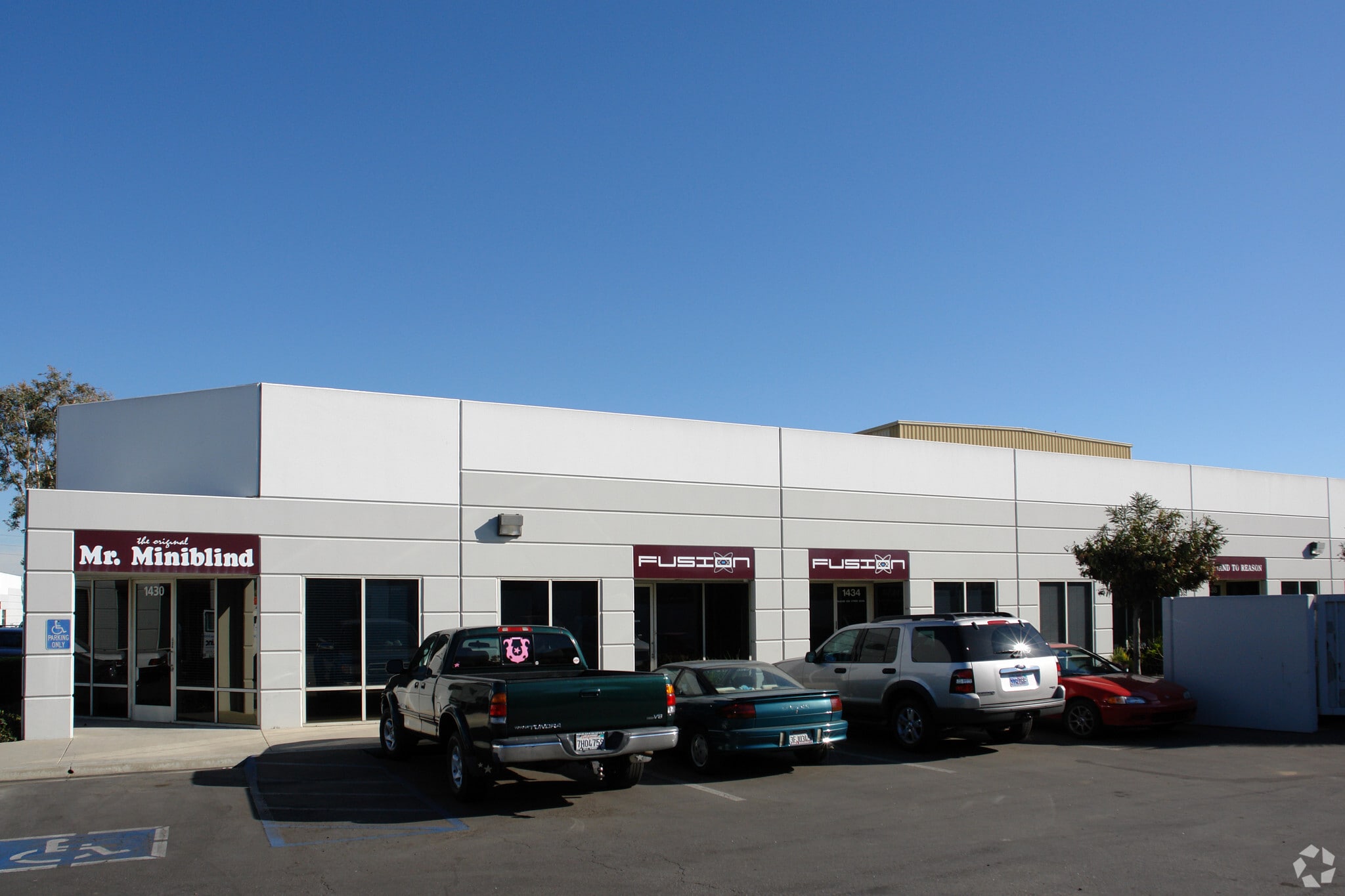 1430-1440 E 33rd St, Signal Hill, CA for sale Primary Photo- Image 1 of 5