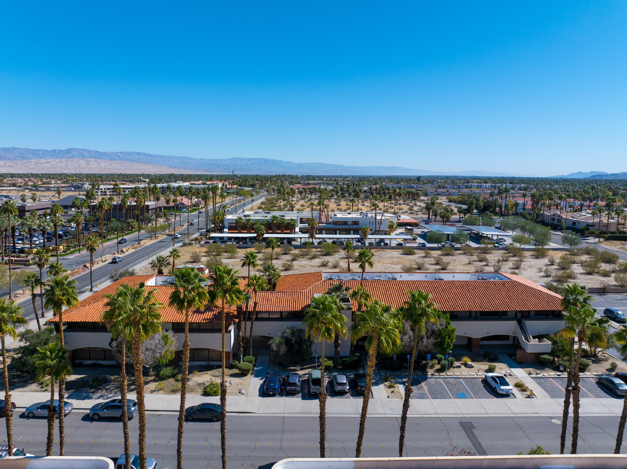 801 E Tahquitz Canyon Way, Palm Springs, CA à louer Photo du bâtiment- Image 1 de 10