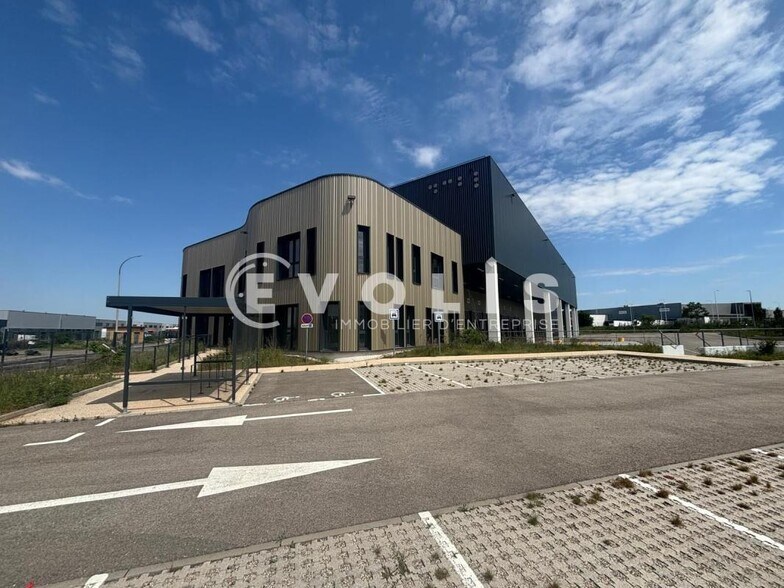 4 Avenue De Montmartin, Corbas for lease - Building Photo - Image 1 of 20