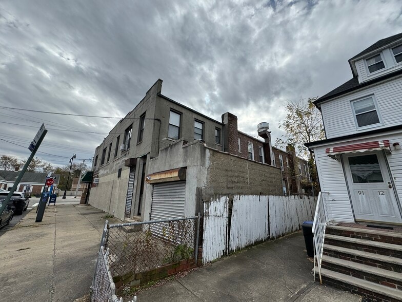 24619 Jericho Tpke, Bellerose, NY à vendre - Photo du bâtiment - Image 3 de 13