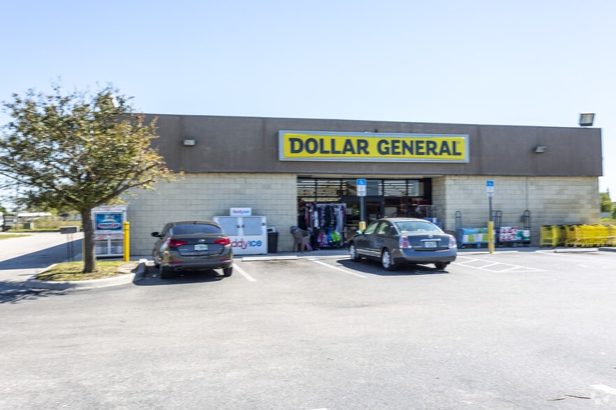 924 NE Pine Island Rd, Cape Coral, FL for sale - Building Photo - Image 3 of 19