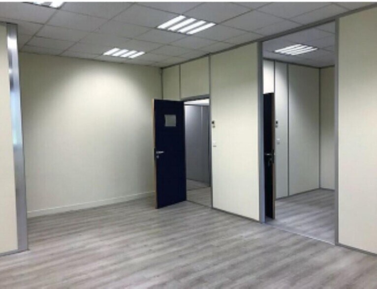 Bureau dans Nanterre à louer - Photo intérieure - Image 3 de 8