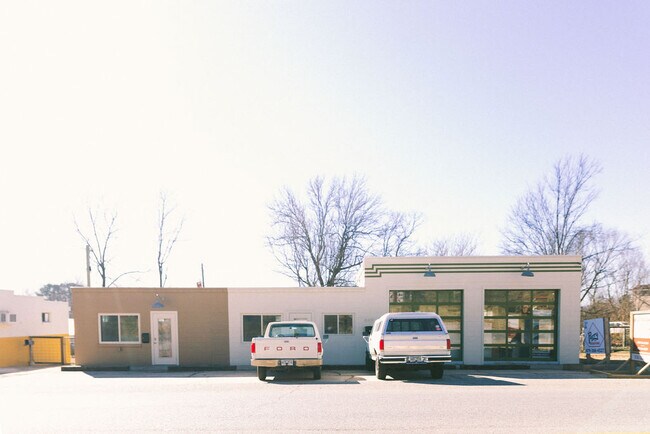 More details for 649 E Huntsville Rd, Fayetteville, AR - Office for Lease