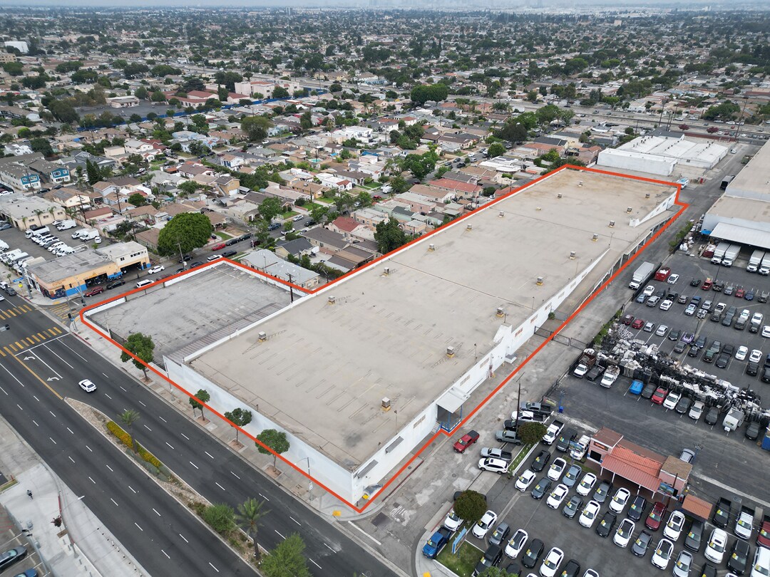 4095 Firestone Blvd, South Gate, CA à louer Photo du bâtiment- Image 1 de 9