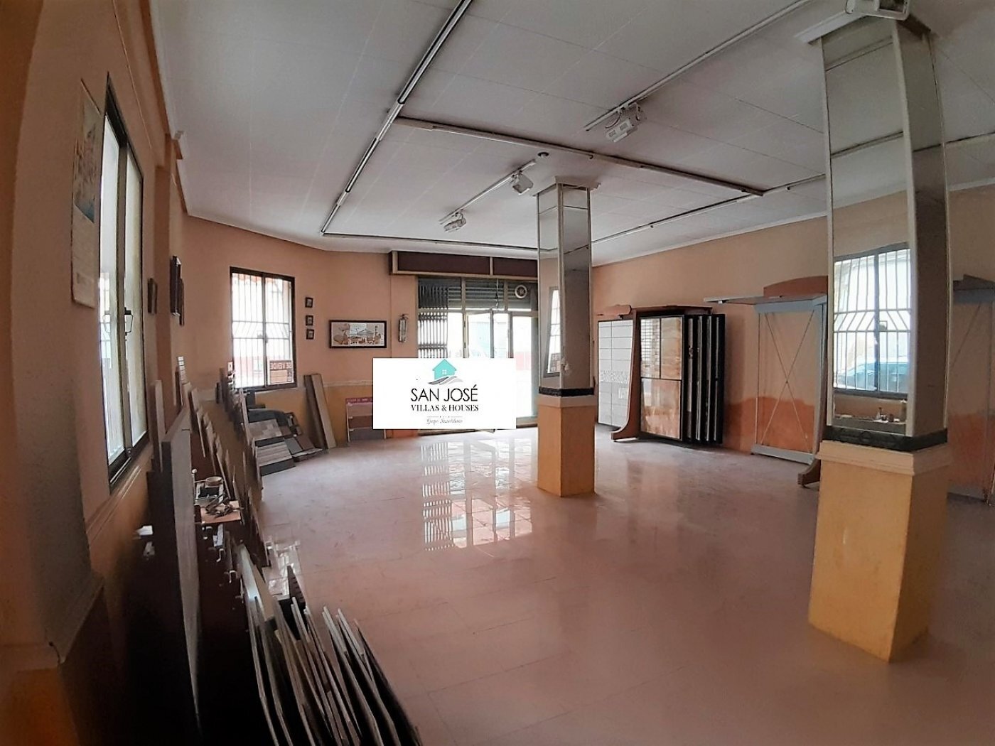 Retail in Novelda for sale Building Photo- Image 1 of 11