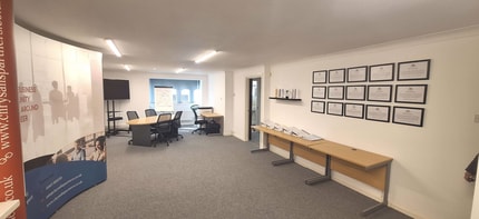 Harwood Rd, Horsham à louer Photo intérieure- Image 2 de 3