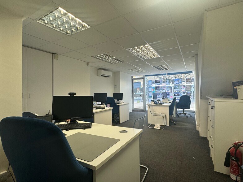 26-26A Chipstead Valley Rdg, Coulsdon à louer - Photo intérieure - Image 2 de 2