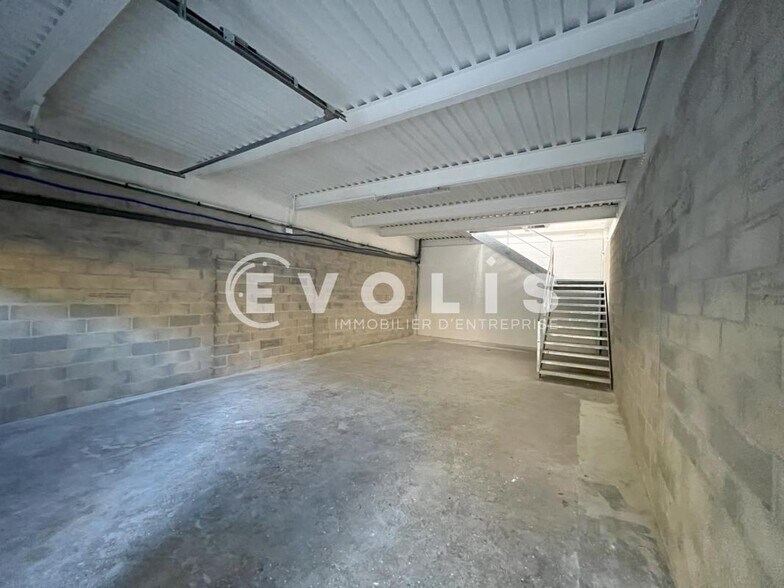 Flex in Neuilly Plaisance for lease - Building Photo - Image 2 of 14