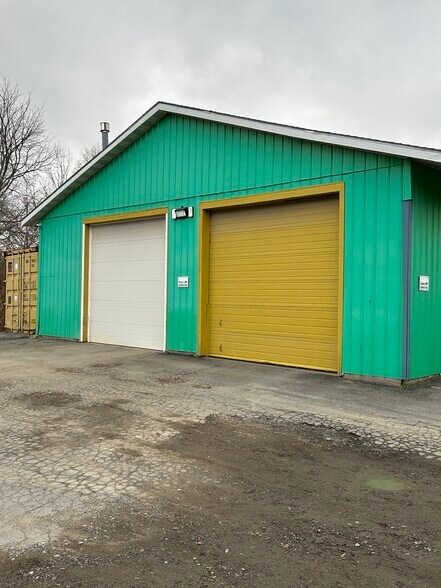 4942 Commercial Dr, Yorkville, NY à vendre - Photo du bâtiment - Image 3 de 11