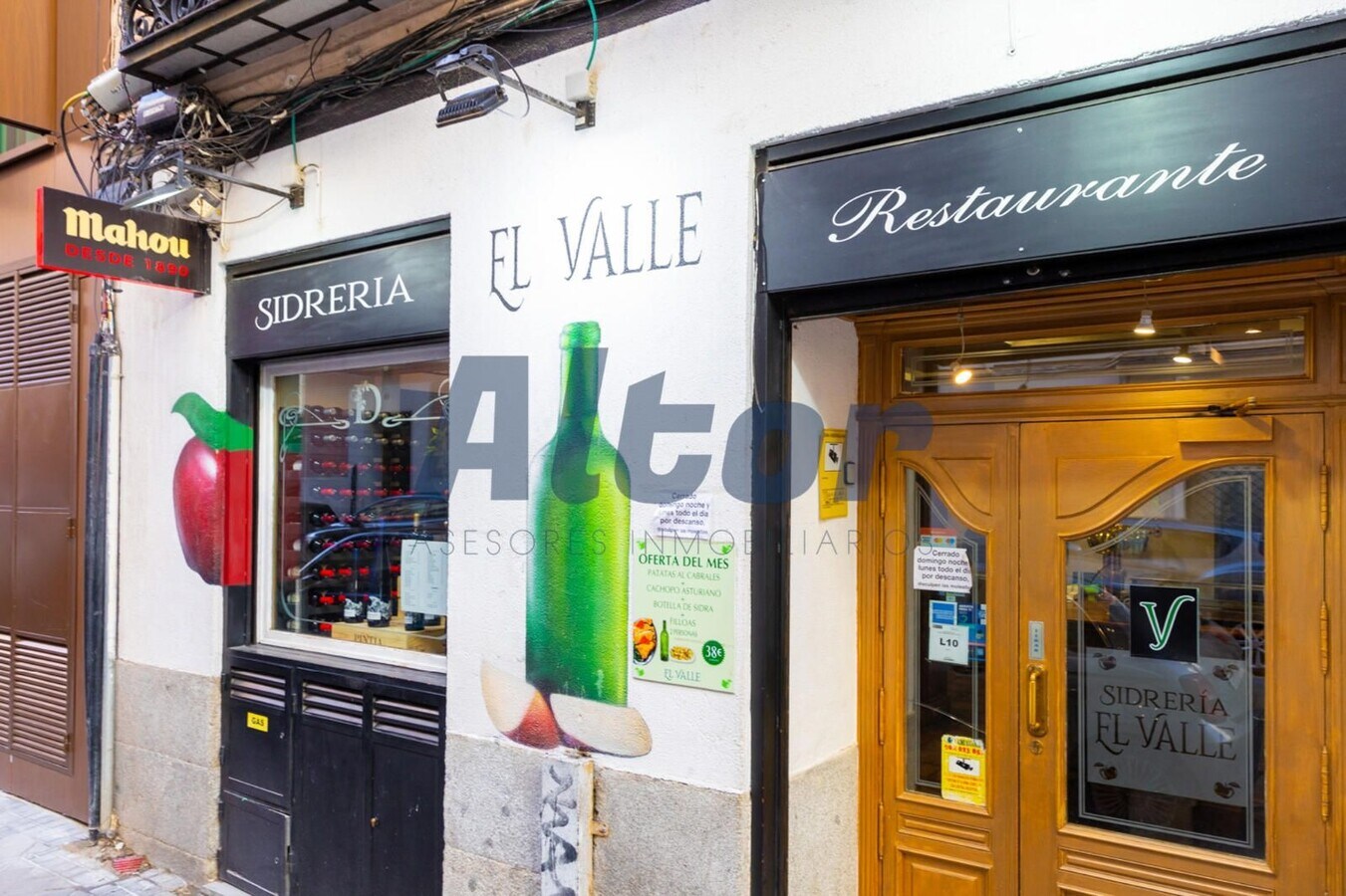 Madrid, MAD 28015 - Unit Puerta IZ, Esc. 1 - - Interior Photo - Image 2 of 34