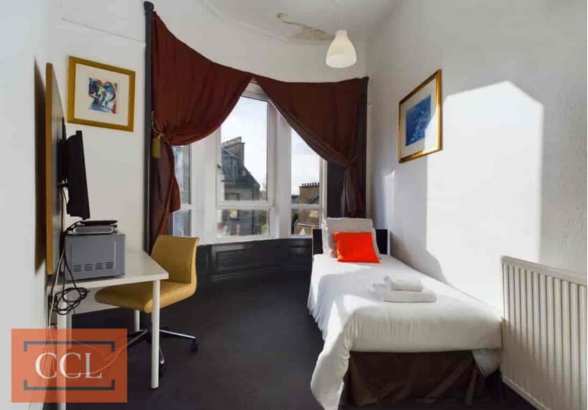 2 West Brae, Paisley for sale - Interior Photo - Image 2 of 13