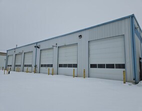 27123-9 Hwy 597, Blackfalds, AB à louer Photo du bâtiment- Image 2 de 8