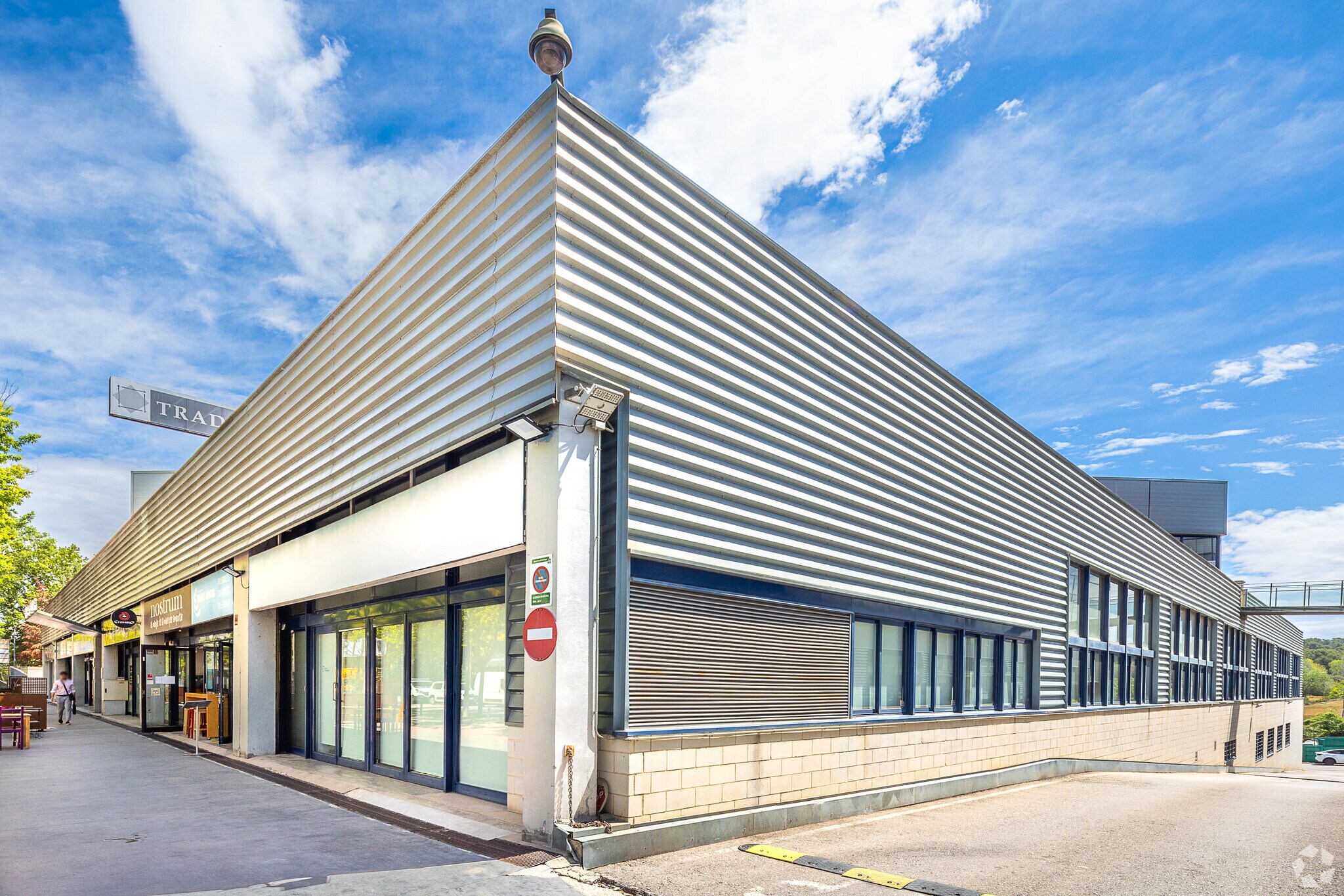 Commerce de détail dans Sant Cugat del Vallès, Barcelona à vendre Photo du bâtiment- Image 1 de 3