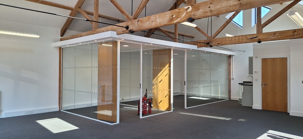 The Courtyard, Woodbury for lease - Interior Photo - Image 2 of 9