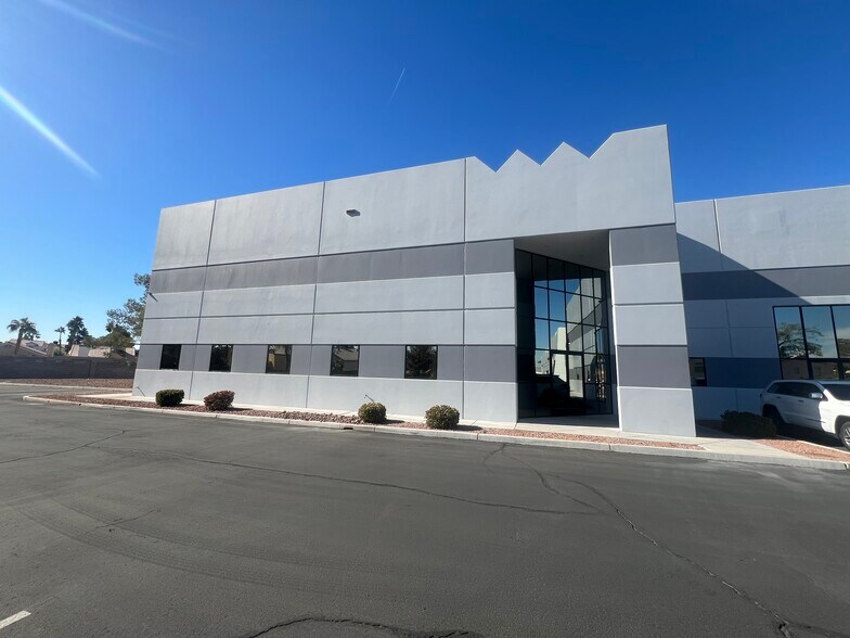 2057 E Maule Ave, Las Vegas, NV à louer - Photo du bâtiment - Image 2 de 27