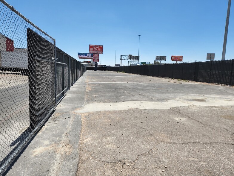 S Highland Dr, Las Vegas, NV à louer - Photo du bâtiment - Image 2 de 3