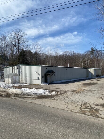 24 Foundry Ave, Meredith, NH à louer - Photo du bâtiment - Image 1 de 13