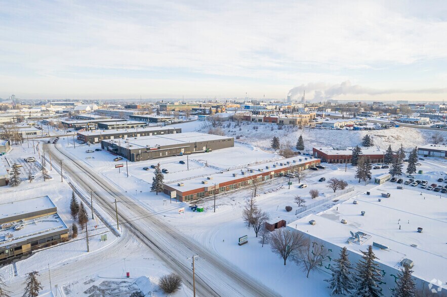 4412 Manilla Rd SE, Calgary, AB à louer - Aérien - Image 2 de 17