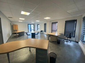 Office in Vénissieux for lease Interior Photo- Image 1 of 5