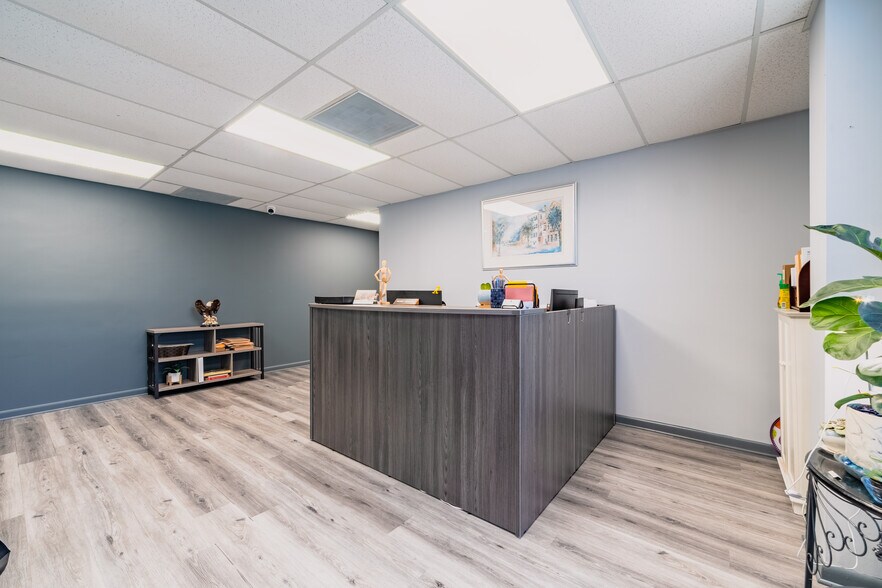 2290-2298 W Airport Blvd, Sanford, FL à louer - Photo du bâtiment - Image 3 de 22