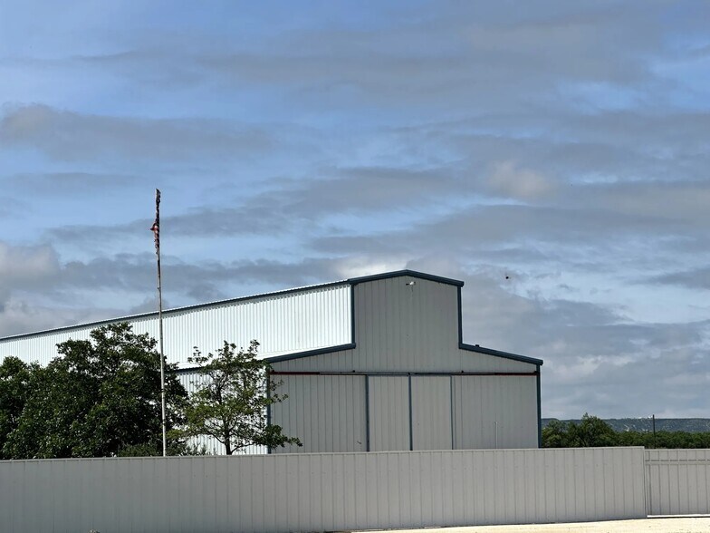 182 Cr-335, Abilene, TX à louer - Photo du bâtiment - Image 2 de 12