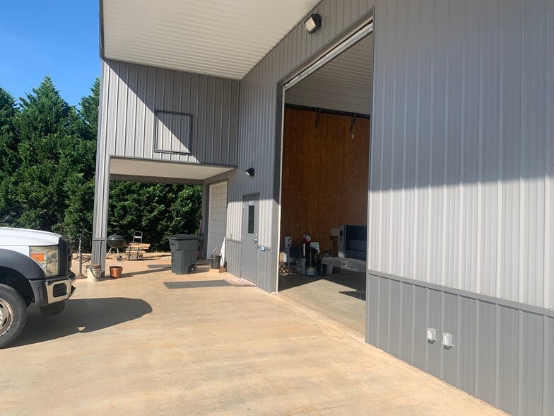 3200 Locust Hill Rd, Taylors, SC for sale - Building Photo - Image 2 of 5