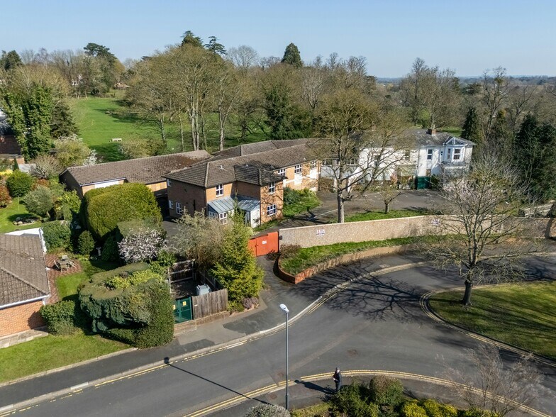 2 Cedar Close, Stratford Upon Avon à vendre - Photo du bâtiment - Image 2 de 8