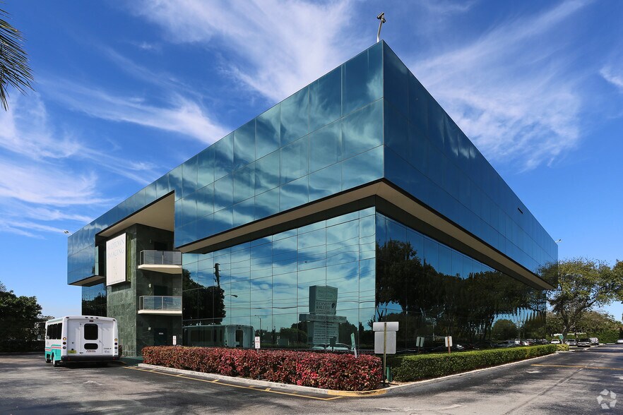 5405 Okeechobee Blvd, West Palm Beach, FL à louer - Photo du bâtiment - Image 1 de 3