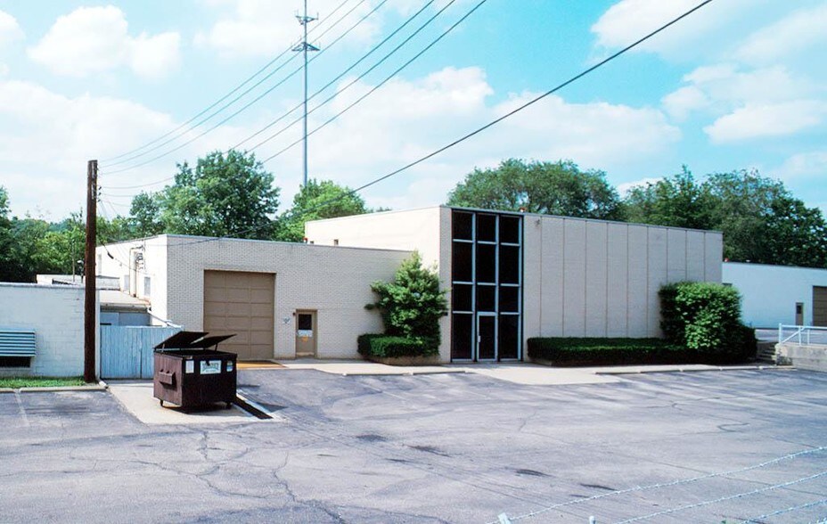 7504 Camargo Rd, Madeira, OH à louer - Photo du bâtiment - Image 2 de 3
