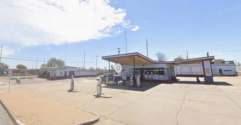 110 SW Lee Blvd, Lawton, OK for sale - Primary Photo - Image 1 of 6