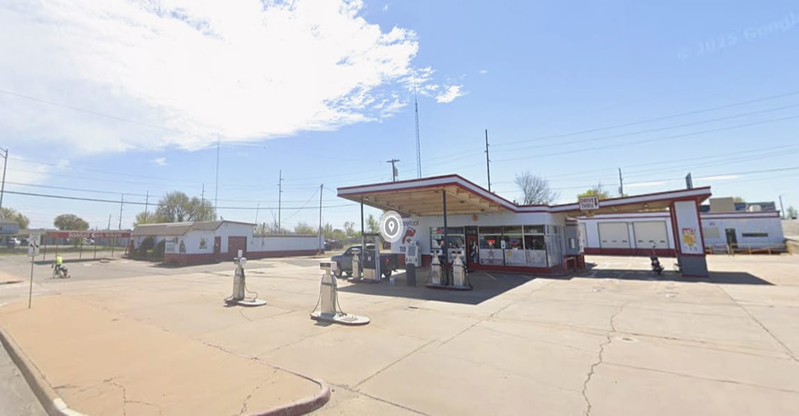 106 SW Lee Blvd, Lawton, OK for sale Primary Photo- Image 1 of 7